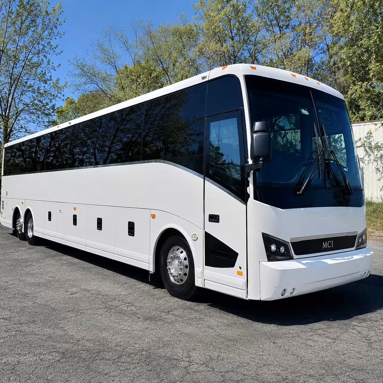 choosing the right bus size for your hollywood bowl or greek theatre concert group