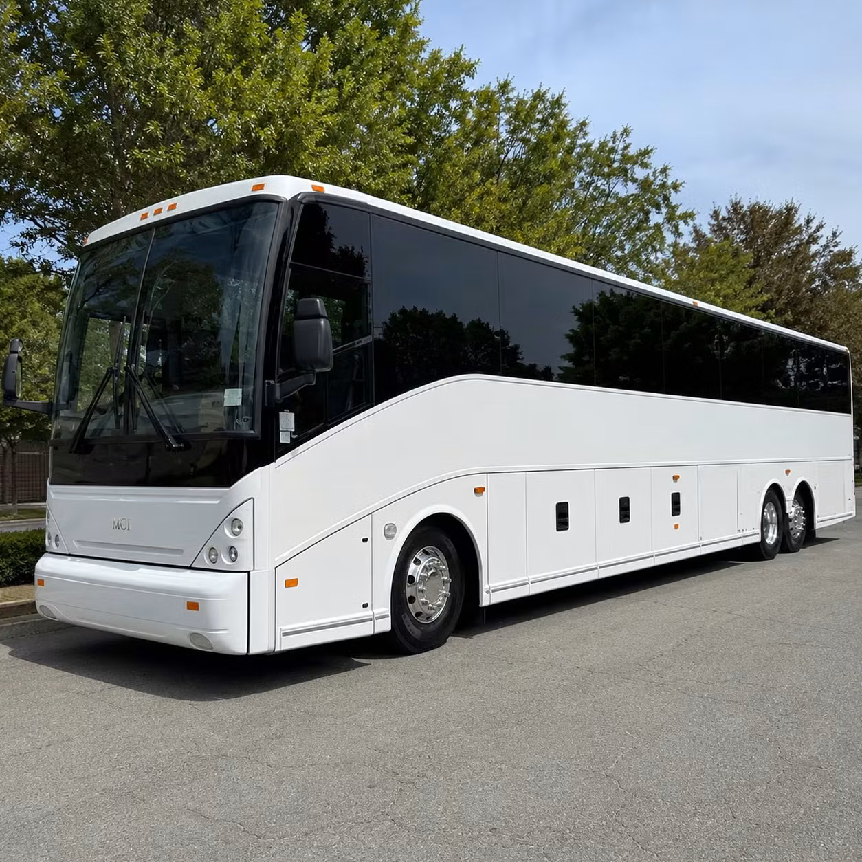 hotel shuttle bus rentals between los angeles airports and downtown